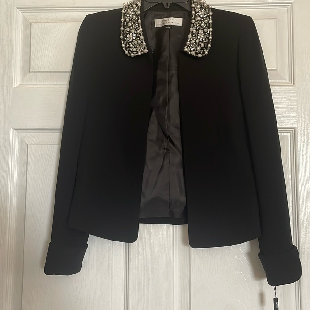 Tahari Women’s size 2 black jacket